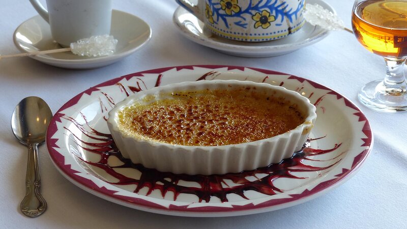 Creme brulee dessert